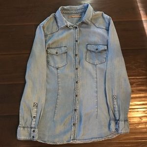 ZARA BASIC CHAMBRAY DENIM SNAP BUTTONUP BLOUSE L